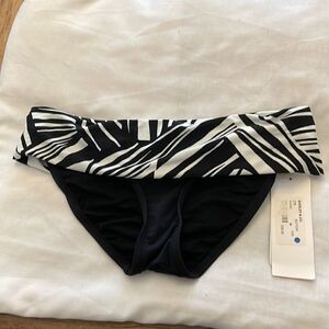 SUNSETS BLACK AND WHITE BIKINI BOTTOM.  NEW